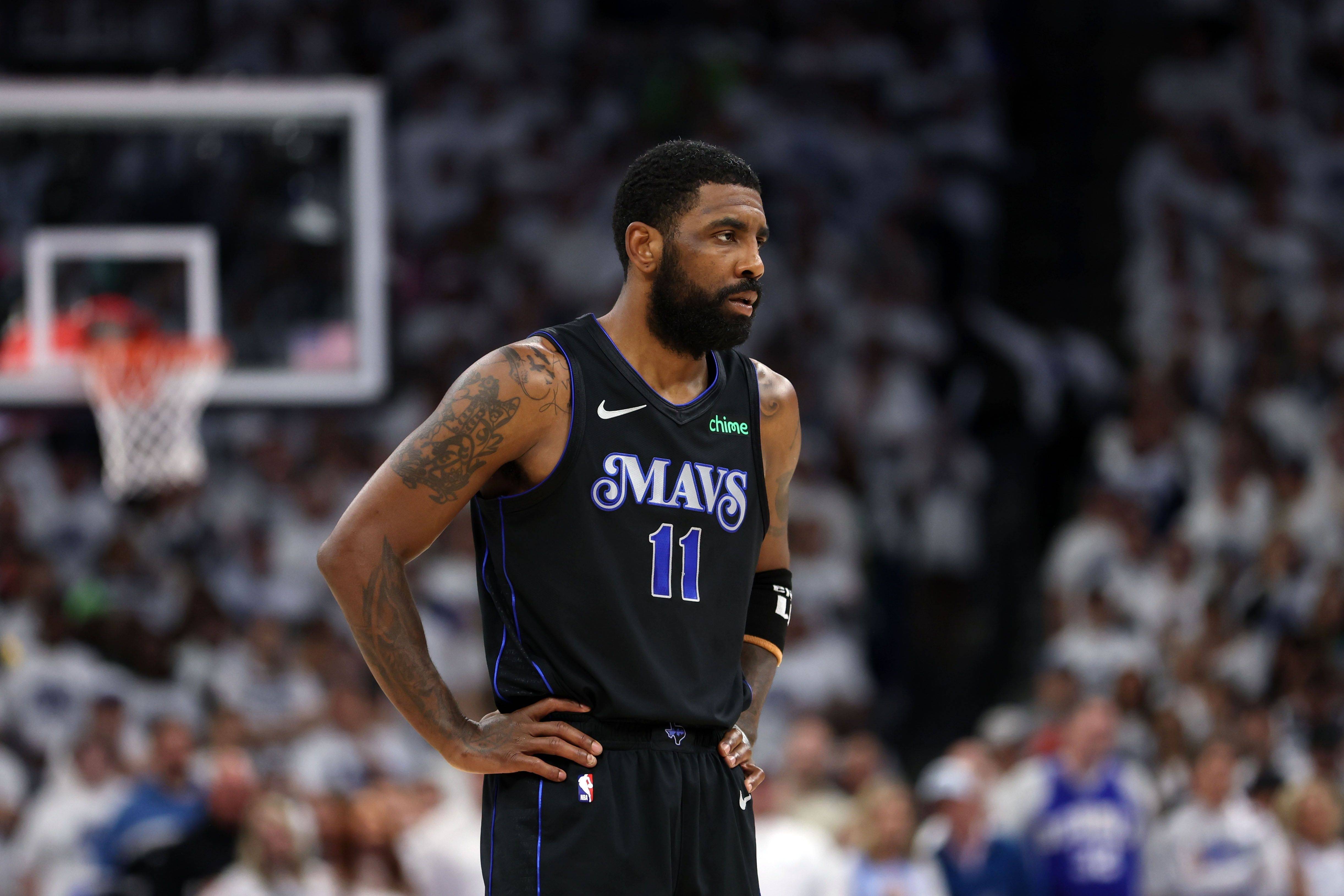 也突显了他 也突显了他