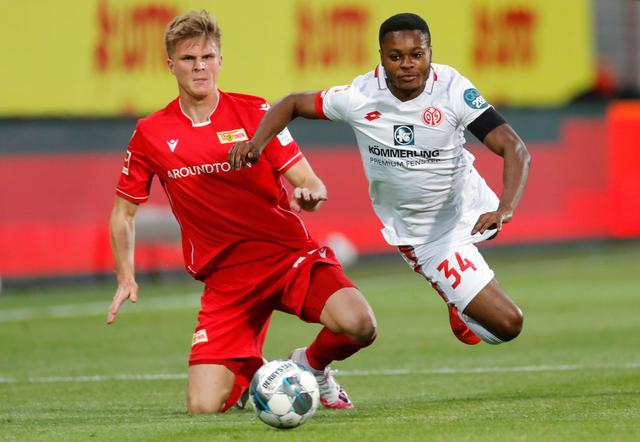 射与防守跑 射与防守跑